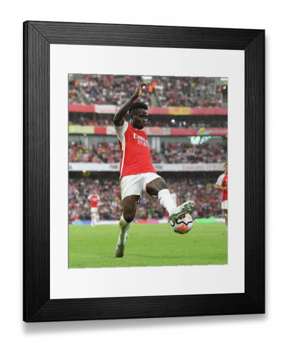 Framed Print : Arsenal's Bukayo Saka in Action against Fulham in 2023-24 Premier League