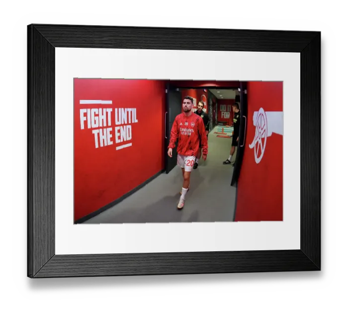 Framed Print : Arsenal's Jorginho Prepares for Arsenal v Fulham Premier League Clash at Emirates Stadium (2023-24) Framed Print : Arsenal's Jorginho Prepares for Arsenal v Fulham Premier League Clash at Emirates Stadium (2023-24)