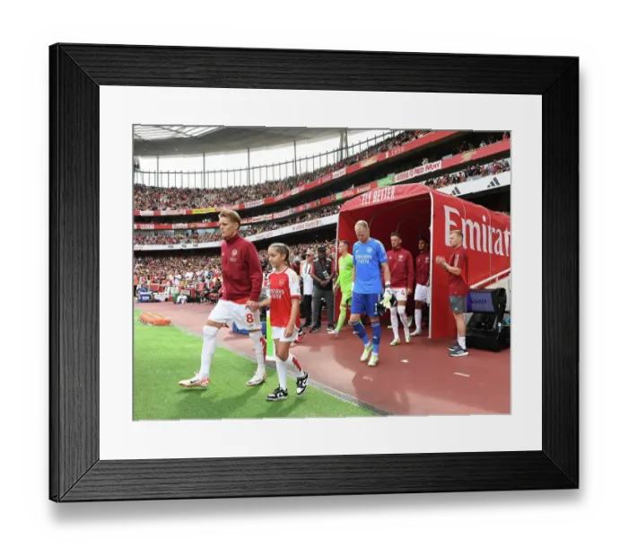 Framed Print : Arsenal's Martin Odegaard Gears Up Before Arsenal v Fulham (2023-24) Framed Print : Arsenal's Martin Odegaard Gears Up Before Arsenal v Fulham (2023-24)