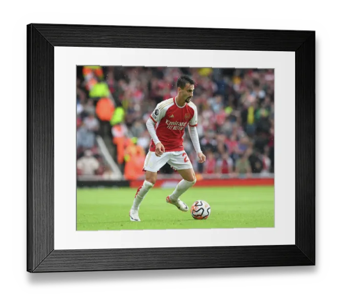 Framed Print : Arsenal's Fabio Vieira Shines in Premier League Clash Against Fulham (2023-24)