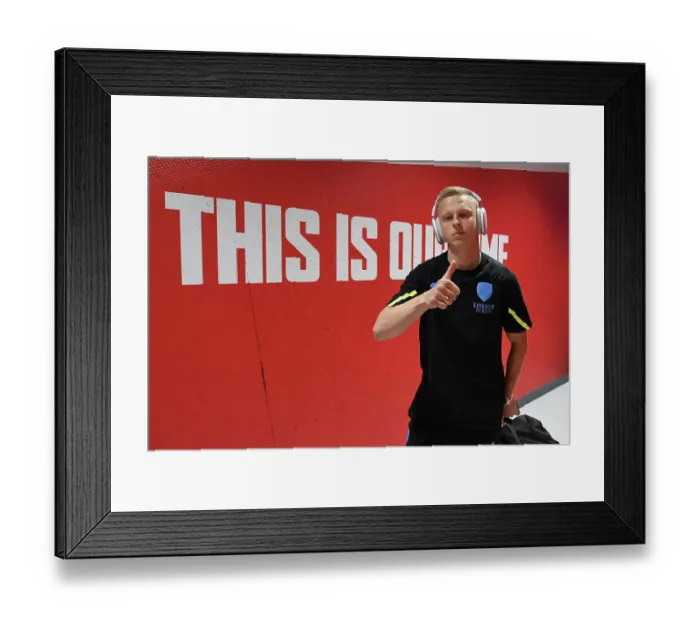 Framed Print : Arsenal's Zinchenko Arrives at Emirates Stadium Ahead of Arsenal v Manchester United (2023-24)