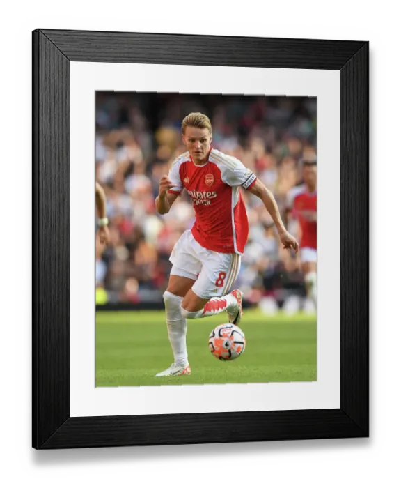 Framed Print : Martin Odegaard in Action: Arsenal vs Manchester United, Premier League 2023-24