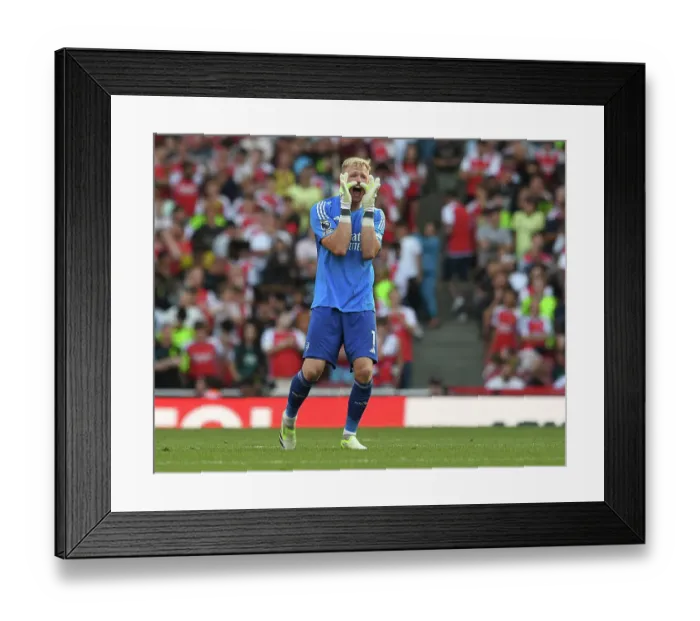 Framed Print : Arsenal's Aaron Ramsdale Shines in Unforgettable Debut Against Manchester United (2023-24) Framed Print : Arsenal's Aaron Ramsdale Shines in Unforgettable Debut Against Manchester United (2023-24)