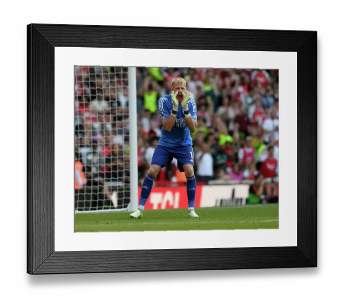 Framed Print : Arsenal vs Manchester United: Aaron Ramsdale in Action, 2023-24 Premier League