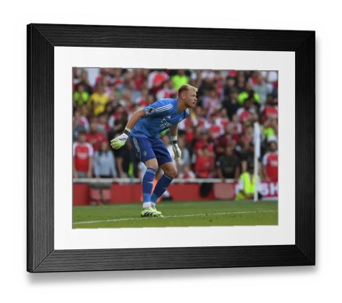 Framed Print : Arsenal's Ramsdale Shines in Premier League Debut: Arsenal vs Manchester United, 2023-24