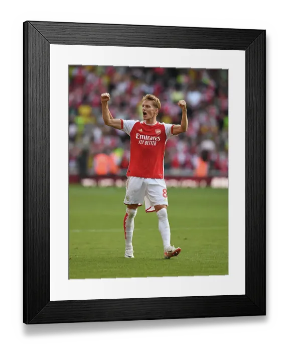 Framed Print : Arsenal Celebrate Victory: Arsenal FC vs Manchester United, Premier League 2023-24