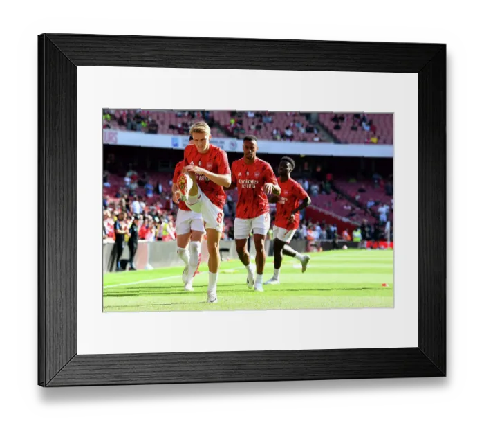 Framed Print : Arsenal's Martin Odegaard Prepares for Battle: Arsenal vs Manchester United, Premier League 2023-24, Emirates Stadium