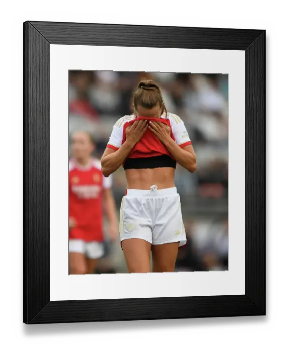 Framed Print : Arsenal's Lia Walti Fights Bravely in UEFA Champions League Clash Against Linkopings FC (September 2023)