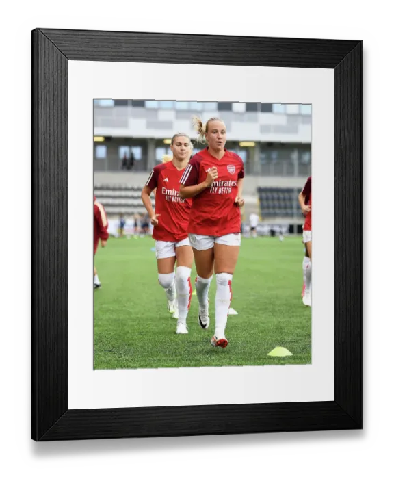 Framed Print : Arsenal Women's Squad Gears Up for UEFA Champions League Battle against Linkopings FC in Sweden (September 2023)