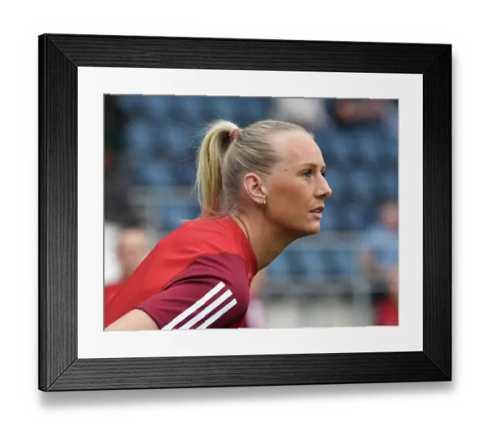 Framed Print : Arsenal Women's Squad Prepares for UEFA Champions League Battle against Linkopings FC in Sweden (September 2023)