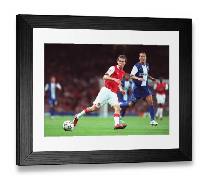Framed Print : Alex Hleb (Arsenal) Framed Print : Alex Hleb (Arsenal)