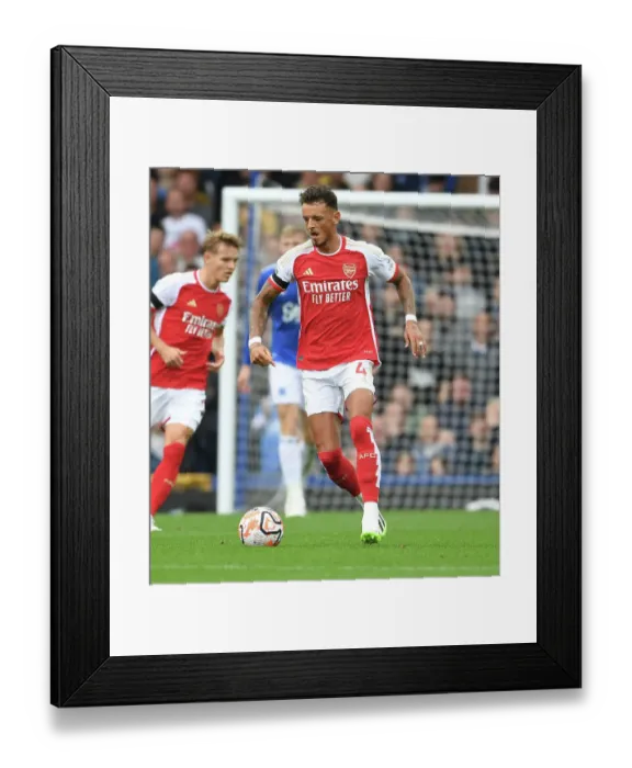 Framed Print : Arsenal's Ben White Faces Off Against Everton in Premier League Showdown (2023-24)