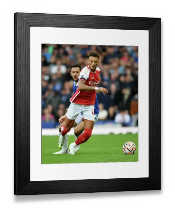 Framed Print : Arsenal's Ben White Fends Off Everton's Dwight McNeil in Premier League Clash (2023-24) Framed Print : Arsenal's Ben White Fends Off Everton's Dwight McNeil in Premier League Clash (2023-24)