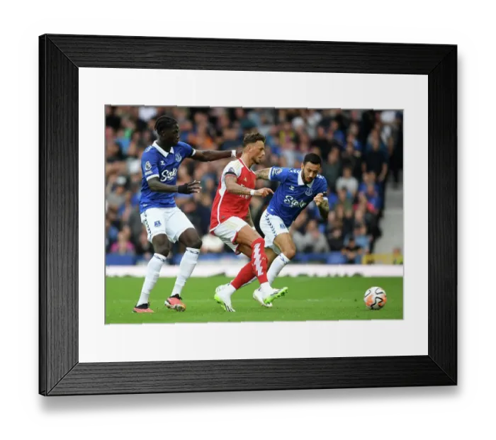 Framed Print : Arsenal's Ben White Fends Off Everton Pressure in Premier League Clash (2023-24)