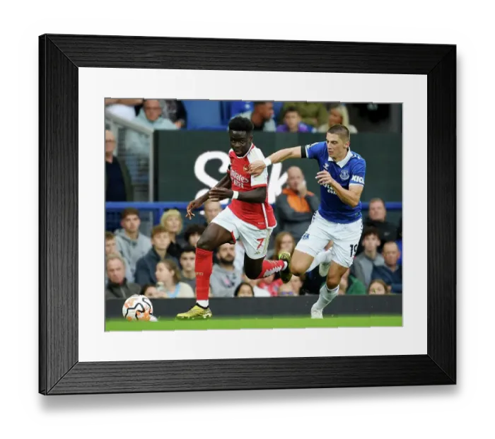 Framed Print : Bukayo Saka vs Vitaliy Mykolenko: Intense Battle at Goodison Park - Everton vs Arsenal, Premier League 2023-24 Framed Print : Bukayo Saka vs Vitaliy Mykolenko: Intense Battle at Goodison Park - Everton vs Arsenal, Premier League 2023-24