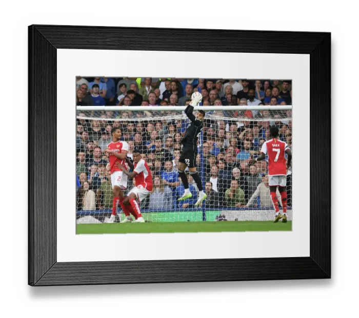 Framed Print : Arsenal's David Raya Goes Head-to-Head with Everton in Premier League Showdown (2023-24) Framed Print : Arsenal's David Raya Goes Head-to-Head with Everton in Premier League Showdown (2023-24)
