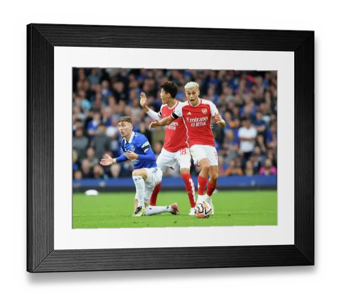 Framed Print : Arsenal's Trossard Reacts During Everton vs Arsenal Premier League Clash (2023-24)