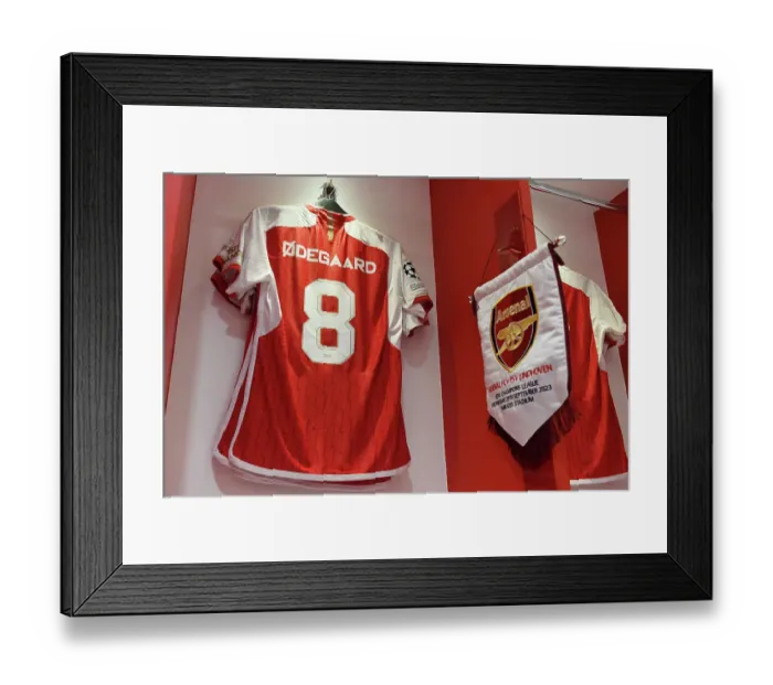 Framed Print : Martin Odegaard's Focus: Arsenal Dressing Room Before Arsenal vs PSV Eindhoven - UEFA Champions League 2023 / 24