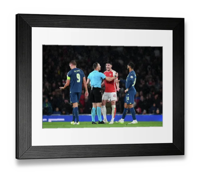 Framed Print : Arsenal vs PSV Eindhoven: Group Clash in the 2023 / 24 UEFA Champions League