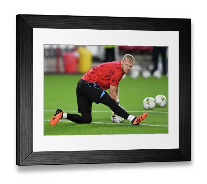 Framed Print : Brentford v Arsenal - Carabao Cup Third Round Framed Print : Brentford v Arsenal - Carabao Cup Third Round