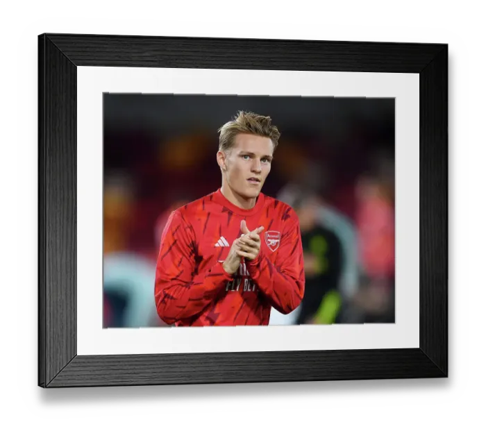 Framed Print : Arsenal's Martin Ødegaard Applauds Fans Before Brentford Showdown - Carabao Cup 2023-24 Framed Print : Arsenal's Martin Ødegaard Applauds Fans Before Brentford Showdown - Carabao Cup 2023-24