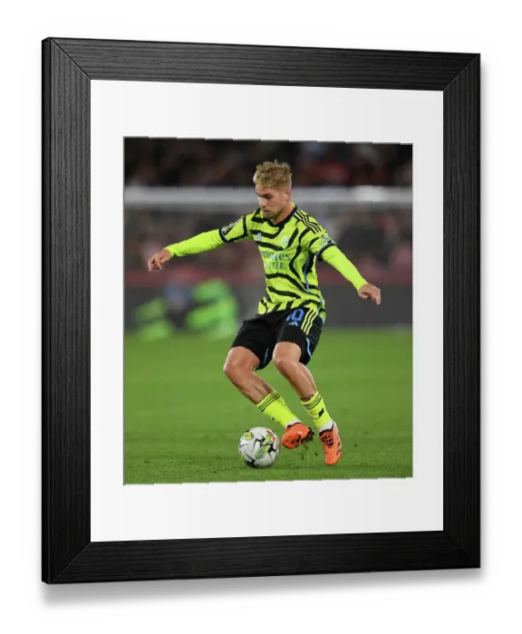 Framed Print : Emile Smith Rowe Shines: Arsenal Advances in Carabao Cup with Victory Over Brentford