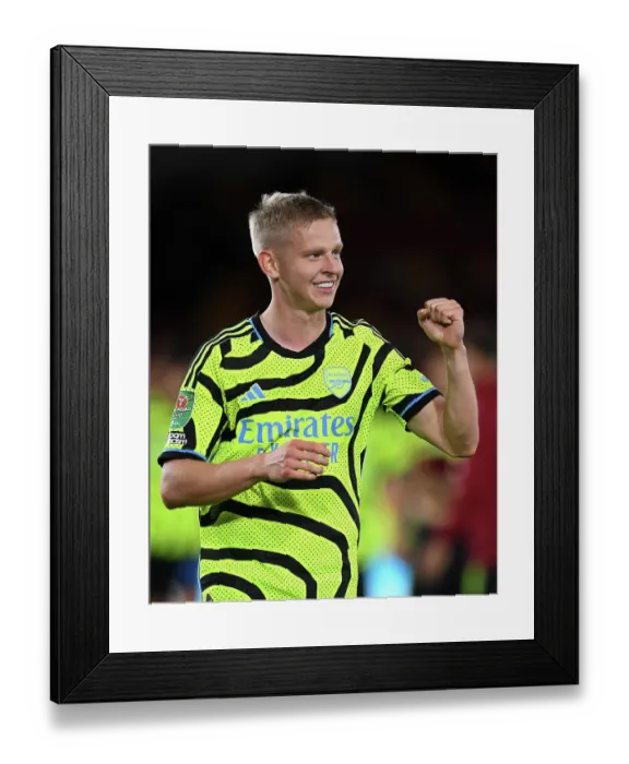 Framed Print : Arsenal's Oleksandr Zinchenko Acknowledges Fans after Brentford Cup Victory, 2023-24 Framed Print : Arsenal's Oleksandr Zinchenko Acknowledges Fans after Brentford Cup Victory, 2023-24
