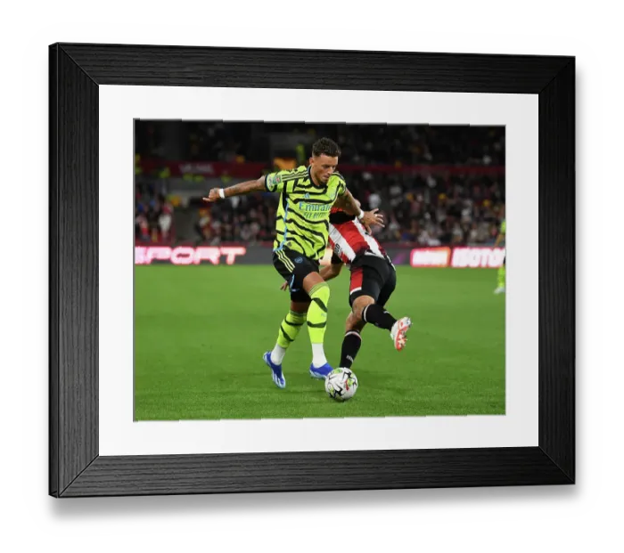 Framed Print : White vs Janelt: Carabao Cup Battle - Brentford vs Arsenal