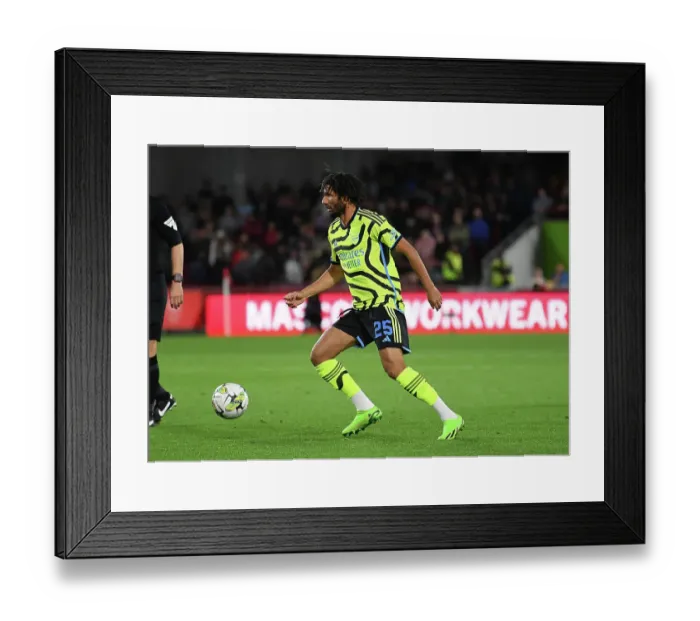 Framed Print : Arsenal's Mohamed Elneny Shines: Overpowering Brentford in 2023-24 Carabao Cup Clash
