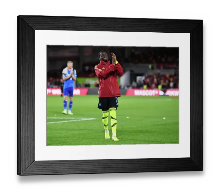 Framed Print : Arsenal Triumphs in Carabao Cup Third Round: Brentford vs Arsenal
