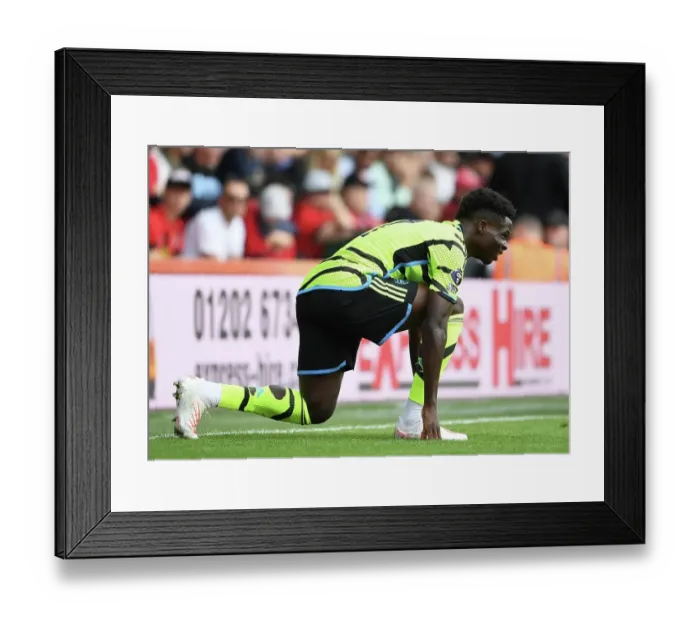 Framed Print : Arsenal's Bukayo Saka Suffers Injury in AFC Bournemouth Clash (2023-24) Framed Print : Arsenal's Bukayo Saka Suffers Injury in AFC Bournemouth Clash (2023-24)