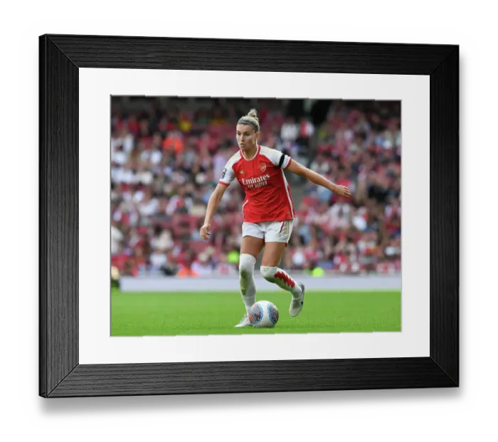 Framed Print : Steph Catley Charges Forward: Arsenal Women Take on Liverpool Women in Super League Showdown (2023-24)
