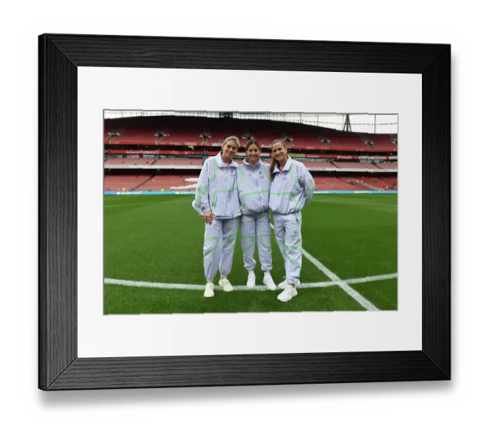 Framed Print : Arsenal Women's Squad Prepares for Liverpool Clash at Emirates Stadium