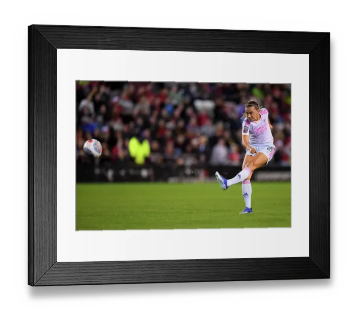 Framed Print : Arsenal vs Manchester United: Showdown in the Barclays Women's Super League (2023-24)