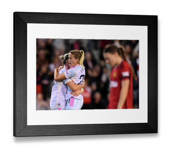 Framed Print : Arsenal Women's Glory: Cloe Lacasse Scores Brace in Barclays Super League Victory over Manchester United