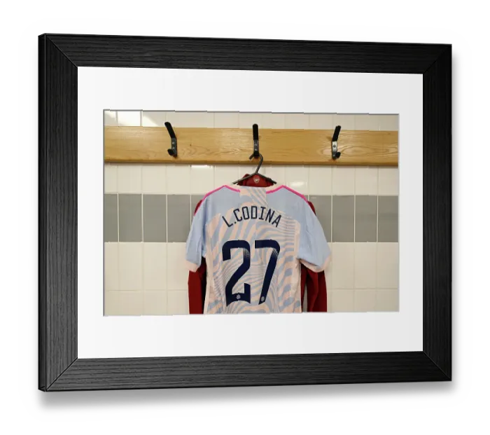 Framed Print : Behind the Scenes: Arsenal Women's Dressing Room Before the Manchester United Showdown (Barclays WSL 2023-24)