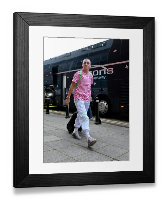 Framed Print : Arsenal vs Manchester United: A Titanic Showdown in the Barclays Super League