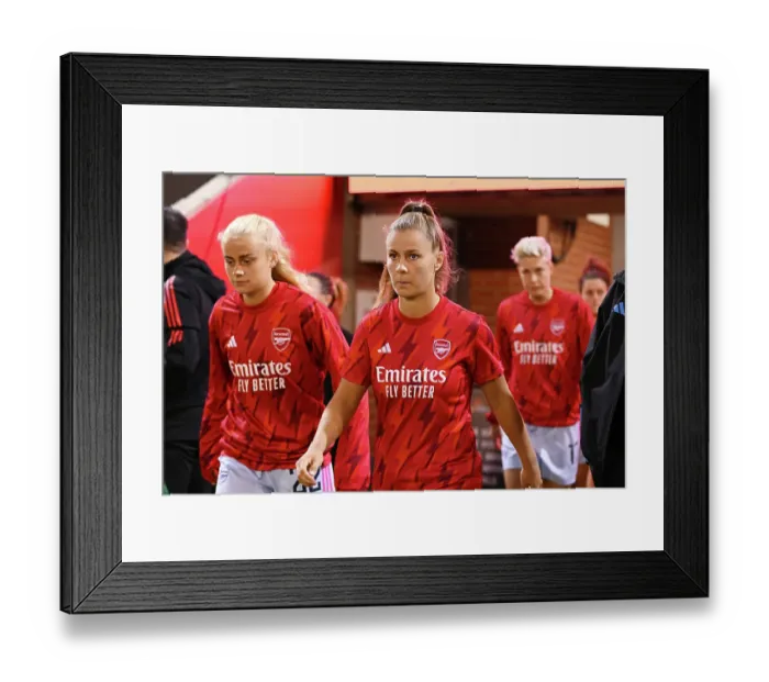 Framed Print : Arsenal Women vs Manchester United: Barclays Super League Showdown
