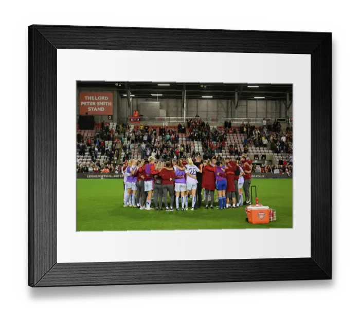 Framed Print : Arsenal and Manchester United Huddle Up: Barclays Women's Super League Clash
