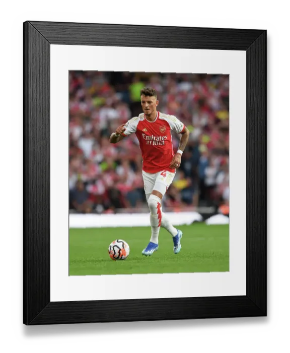 Framed Print : Arsenal vs Manchester City: White-Hot Rivalry - Ben White Faces Off (2023-24)