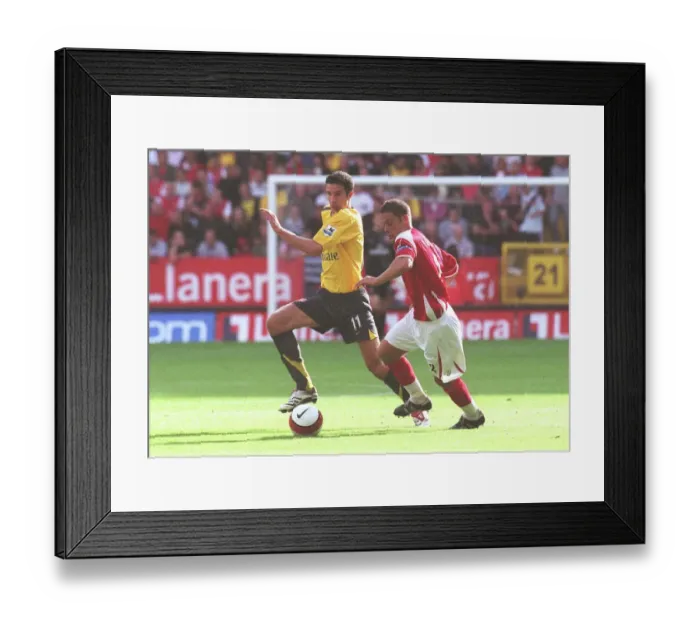 Framed Print : Robin van Persie (Arsenal) Luke Young (Charlton Athletic) Framed Print : Robin van Persie (Arsenal) Luke Young (Charlton Athletic)