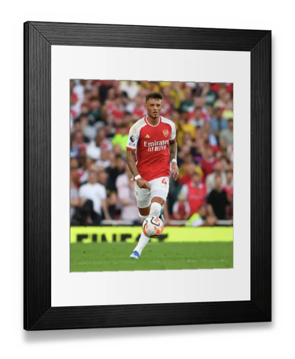 Framed Print : 2023-24 Premier League: Arsenal vs Manchester City Showdown - Battle at the Emirates