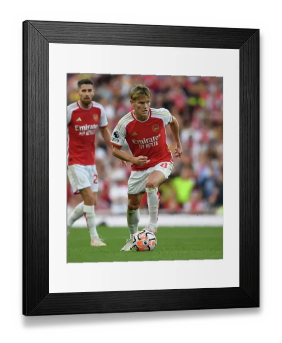 Framed Print : Arsenal's Martin Odegaard Faces Manchester City in the Premier League (2023-24)