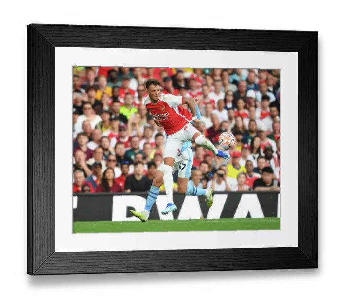 Framed Print : Arsenal vs Manchester City: Battle for Premier League Supremacy - White vs Foden