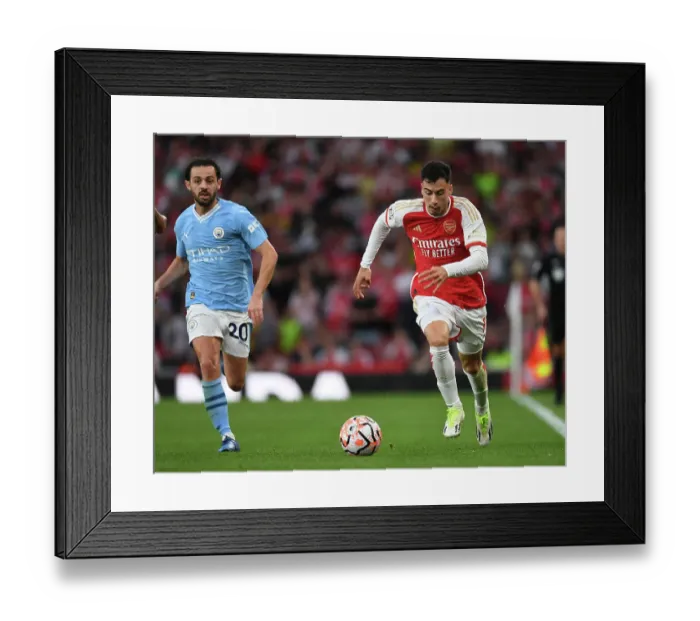 Framed Print : Martinelli Dazzles: Outshines Silva in Thrilling Arsenal-Man City Showdown (2023-24 Premier League)