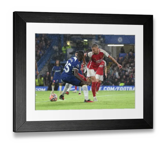 Framed Print : Clash in the Capital: Zinchenko Outwits Caicedo in Premier League Showdown (Chelsea vs Arsenal, 2023-24)