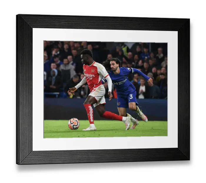 Framed Print : Saka vs Cucurella: Battle at Stamford Bridge - Chelsea vs Arsenal, 2023-24 Premier League