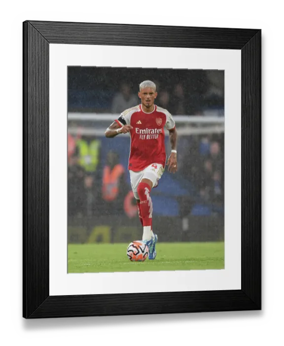Framed Print : Arsenal's Ben White Faces Off Against Chelsea in Thrilling 2023-24 Premier League Clash