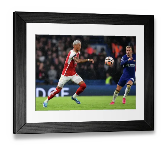 Framed Print : Arsenal's Ben White in Action: 2023-24 Premier League - Chelsea vs Arsenal