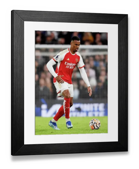 Framed Print : Arsenal's Gabriel Faces Off Against Chelsea at Stamford Bridge, Premier League 2023-24